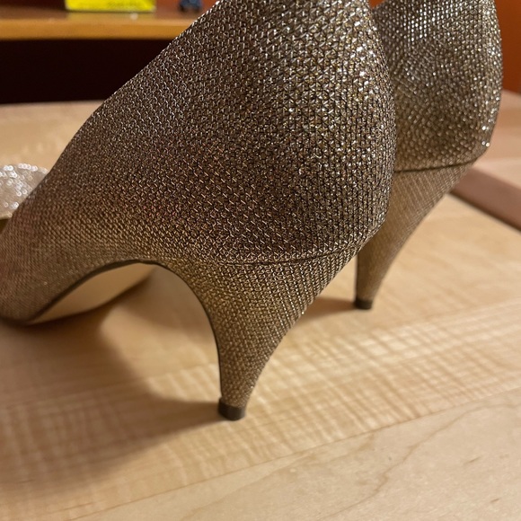 CALL IT SPRING - Sparkle Gold Pumps - Size 10 *like new* - Picture 4 of 6